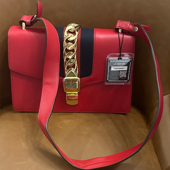 Gucci Red Crossbody Bag with Gold Chain Detail - Picture 1 of 1